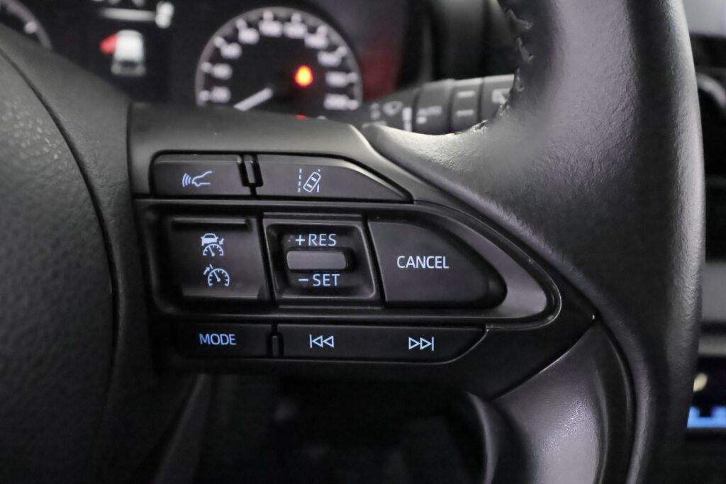 Toyota Yaris 2023 Punainen