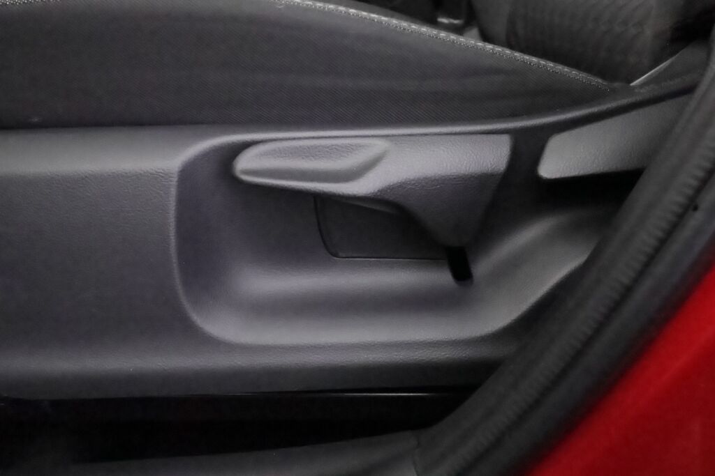 Toyota Yaris 2023 Punainen