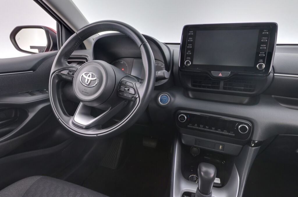 Toyota Yaris 2023 Punainen