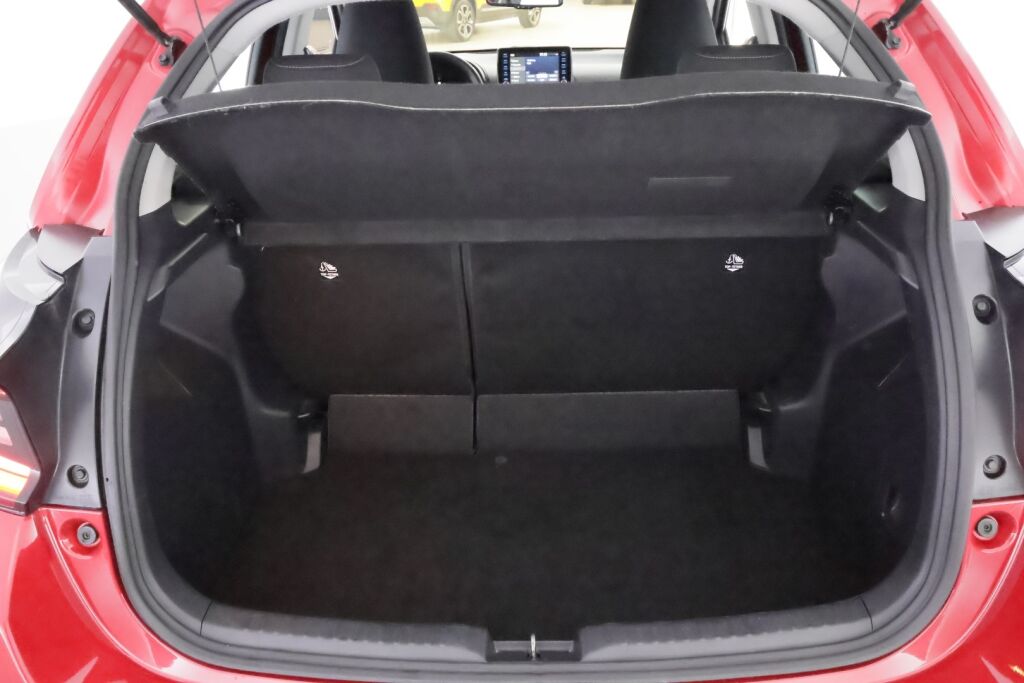 Toyota Yaris 2023 Punainen