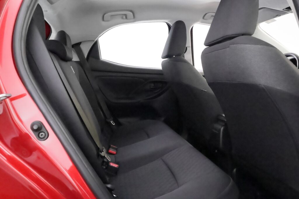 Toyota Yaris 2023 Punainen