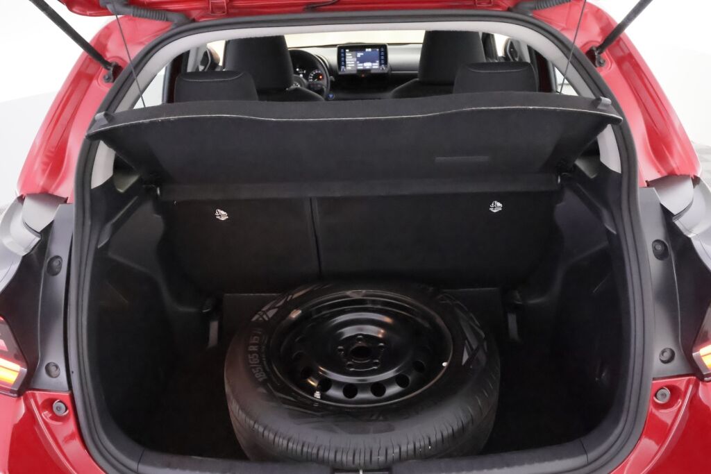 Toyota Yaris 2023 Punainen