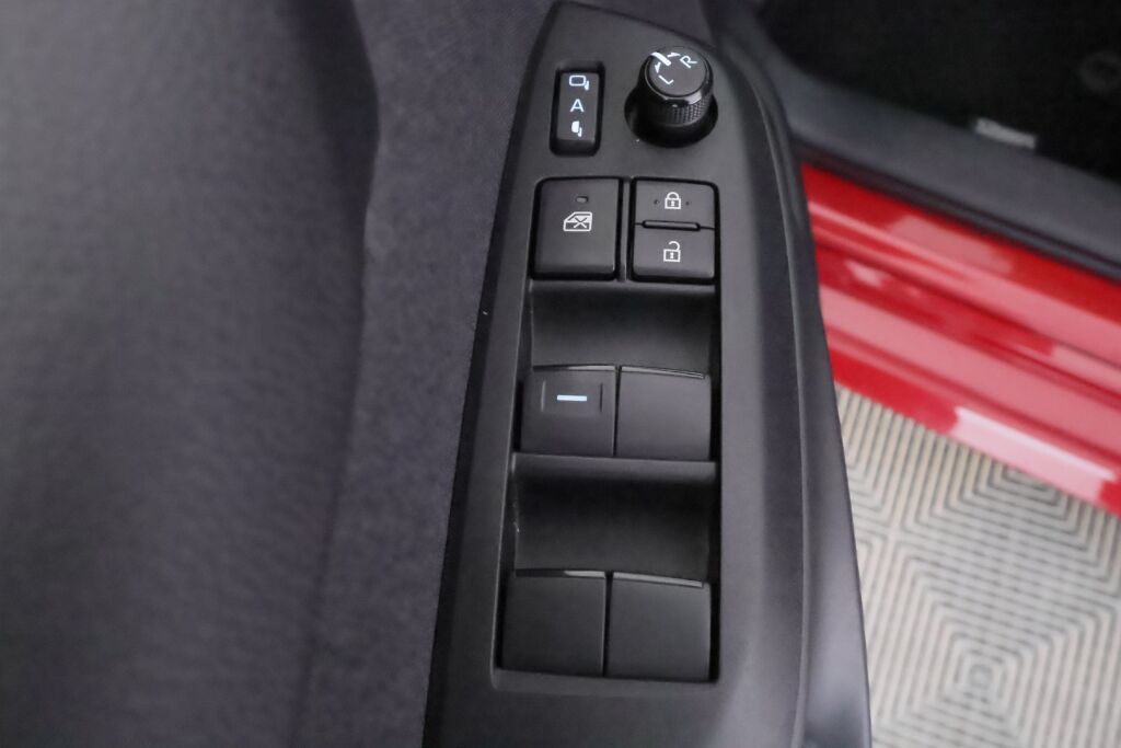 Toyota Yaris 2023 Punainen