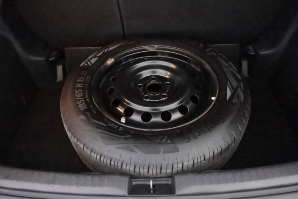 Toyota Yaris 2023 Punainen