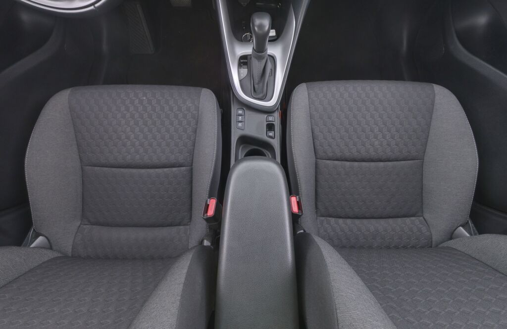 Toyota Yaris 2023 Punainen