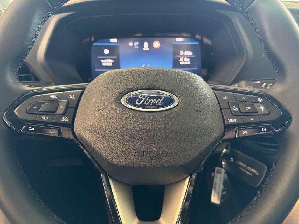 Ford Transit Connect 2026 Ink Black