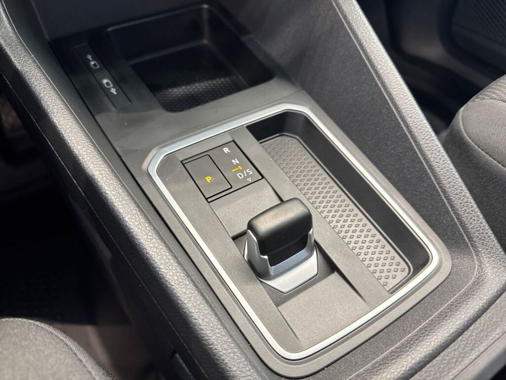 Ford Transit Connect 2026 Ink Black