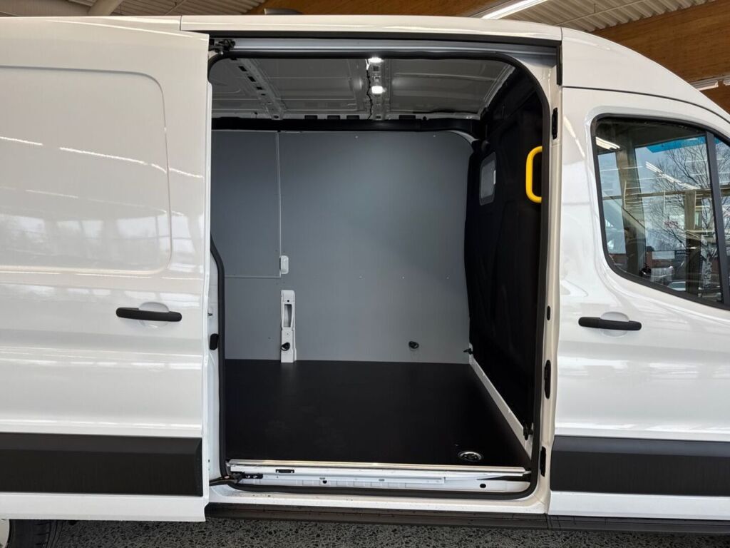 Ford Transit 2026 Frozen White