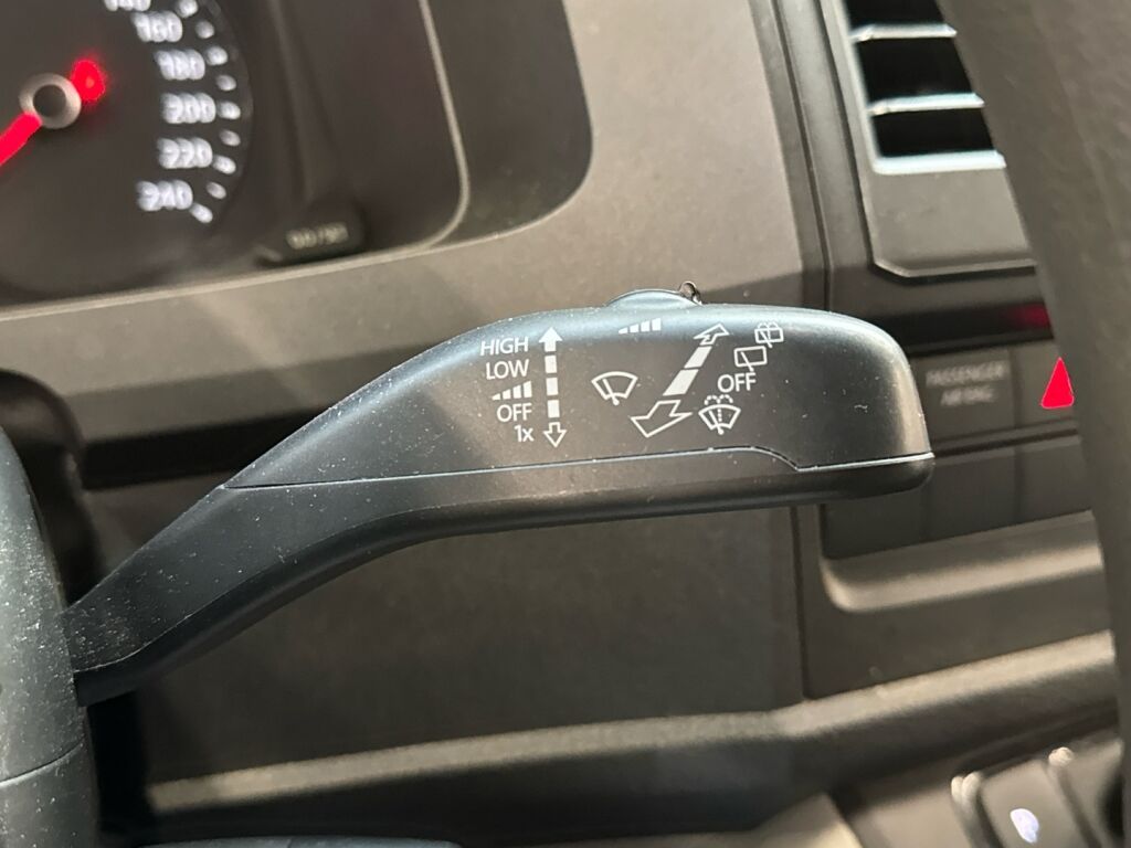 Volkswagen Caravelle 2019 Valkoinen