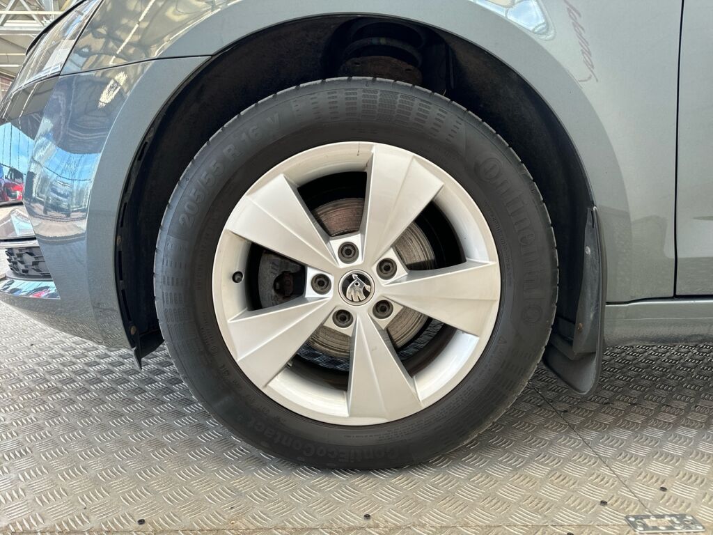 Skoda Octavia 2019 Harmaa