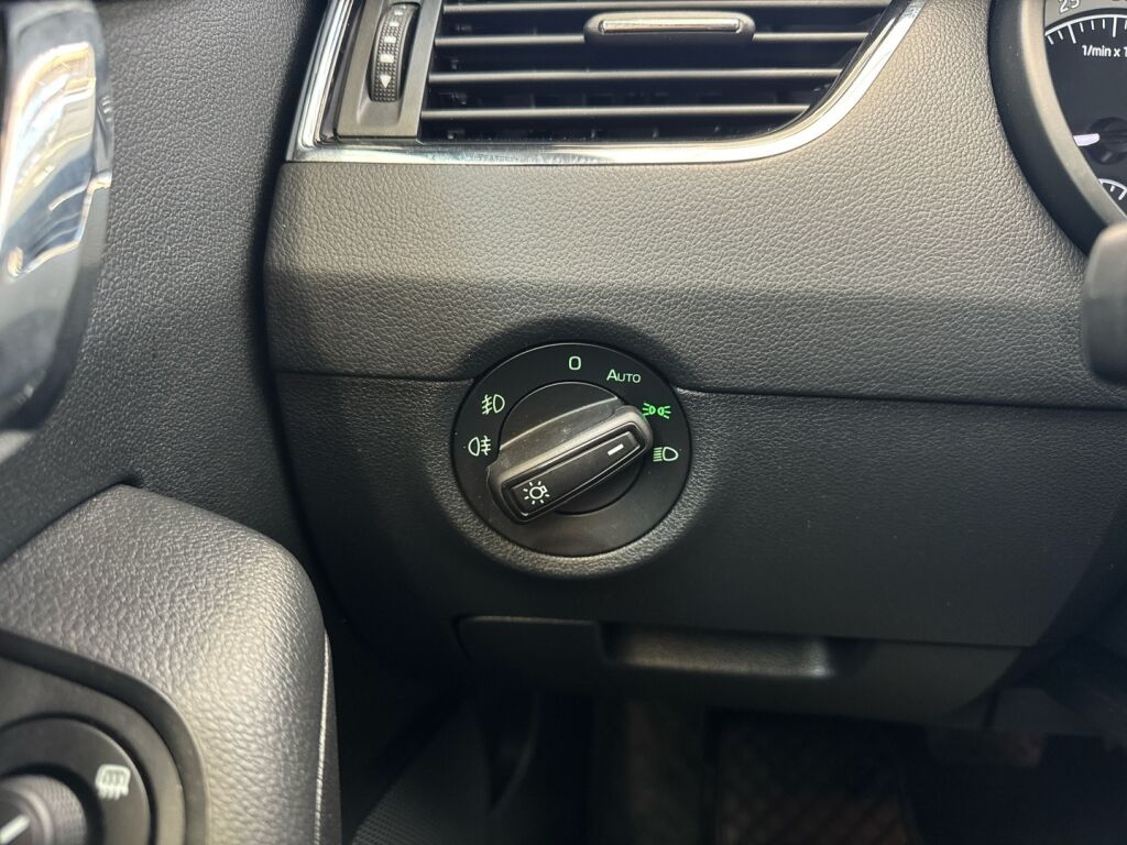 Skoda Octavia 2019 Harmaa