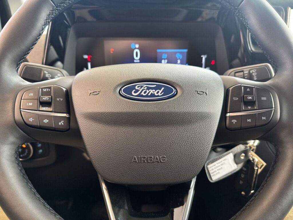 Ford Transit Courier 2026 Musta