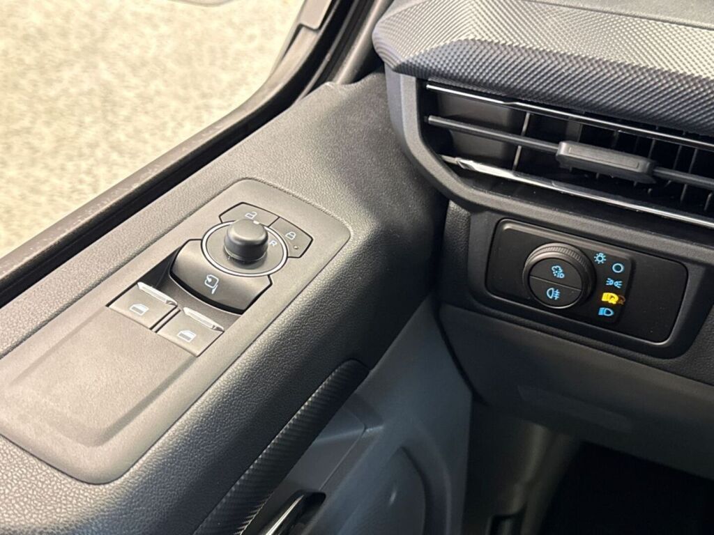 Ford Transit Custom 2026 Sininen