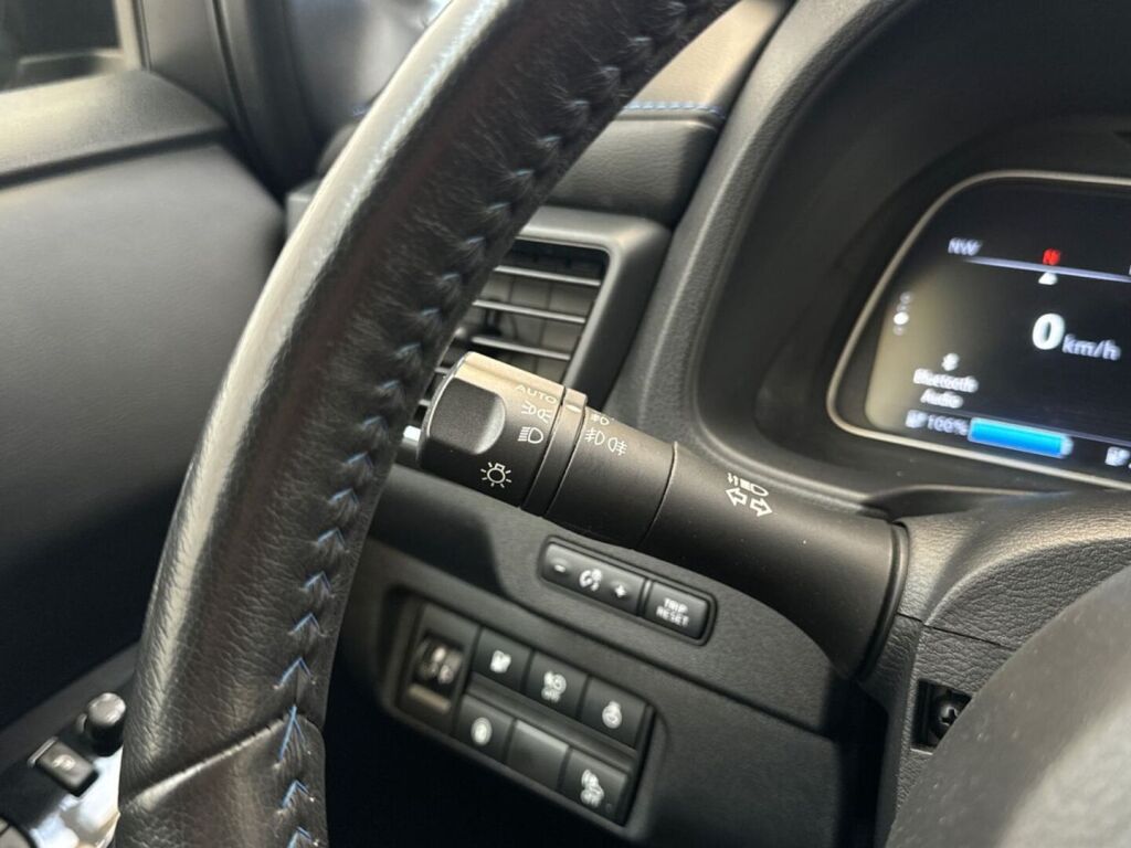 Nissan Leaf 2022 Musta