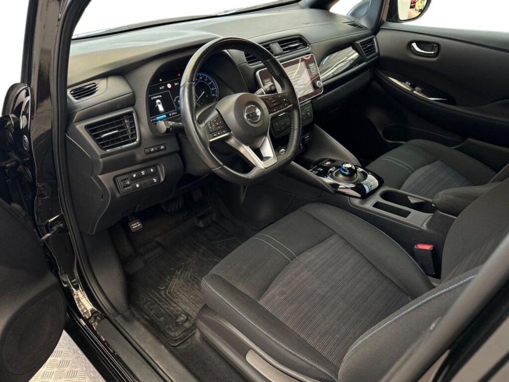 Nissan Leaf 2022 Musta