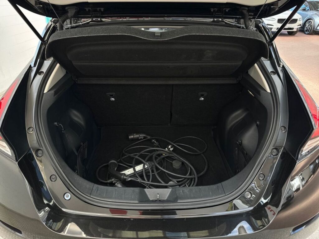 Nissan Leaf 2022 Musta