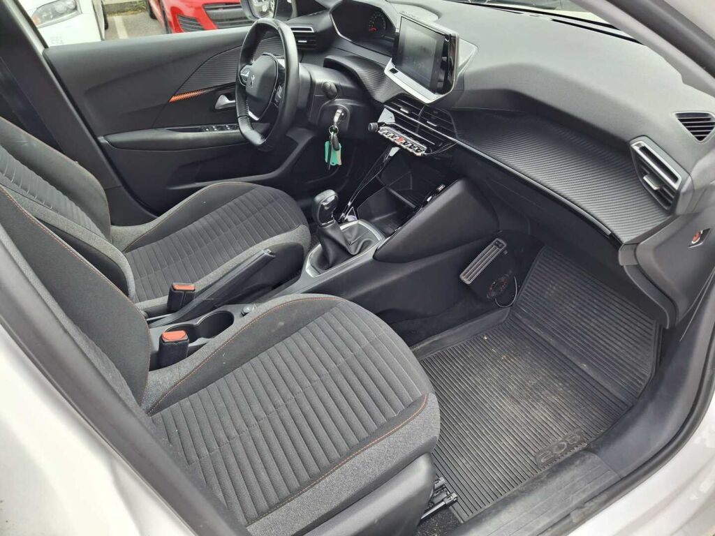 Peugeot 208 2021 Valkoinen