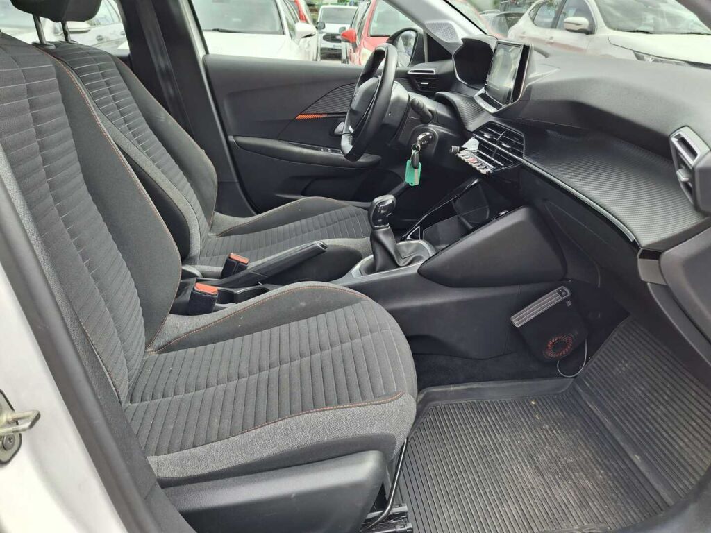 Peugeot 208 2021 Valkoinen
