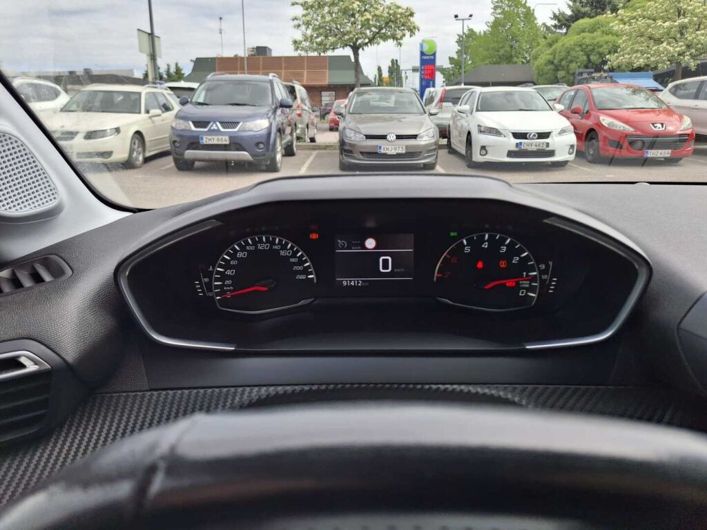 Peugeot 208 2021 Valkoinen