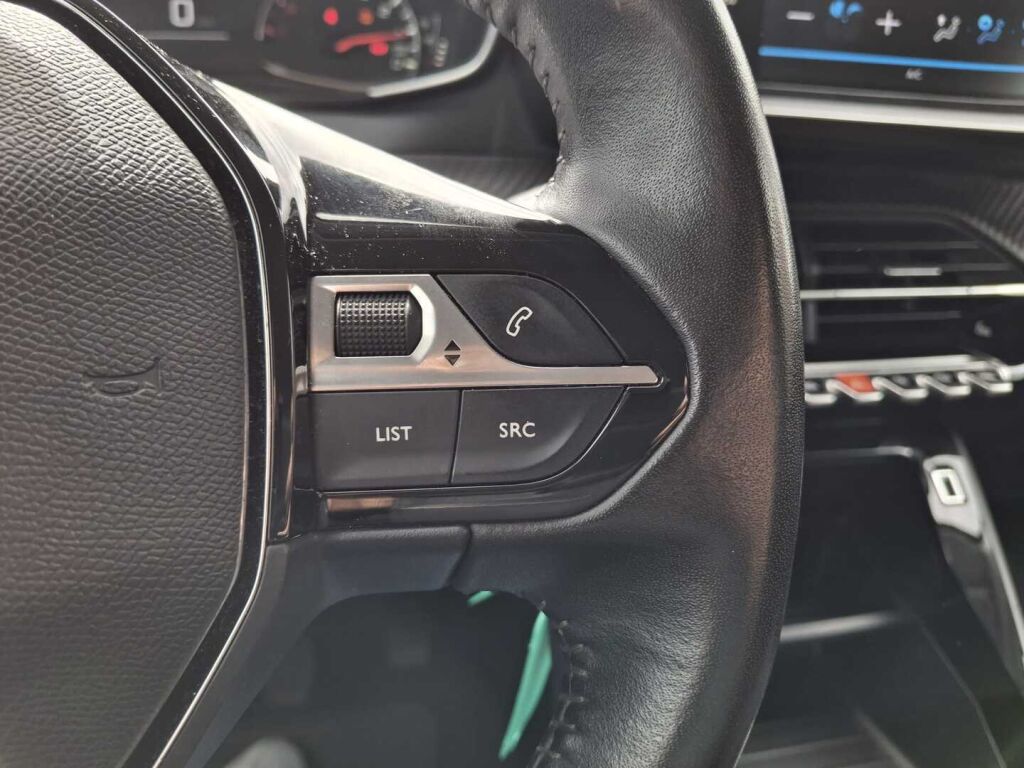 Peugeot 208 2021 Valkoinen