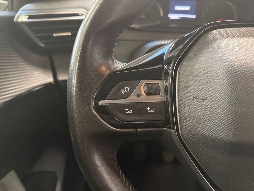 Peugeot 208 2021 Valkoinen