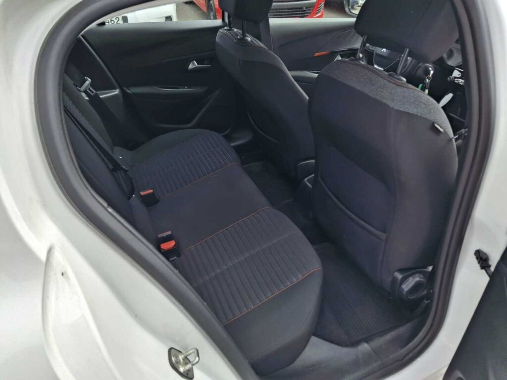 Peugeot 208 2021 Valkoinen
