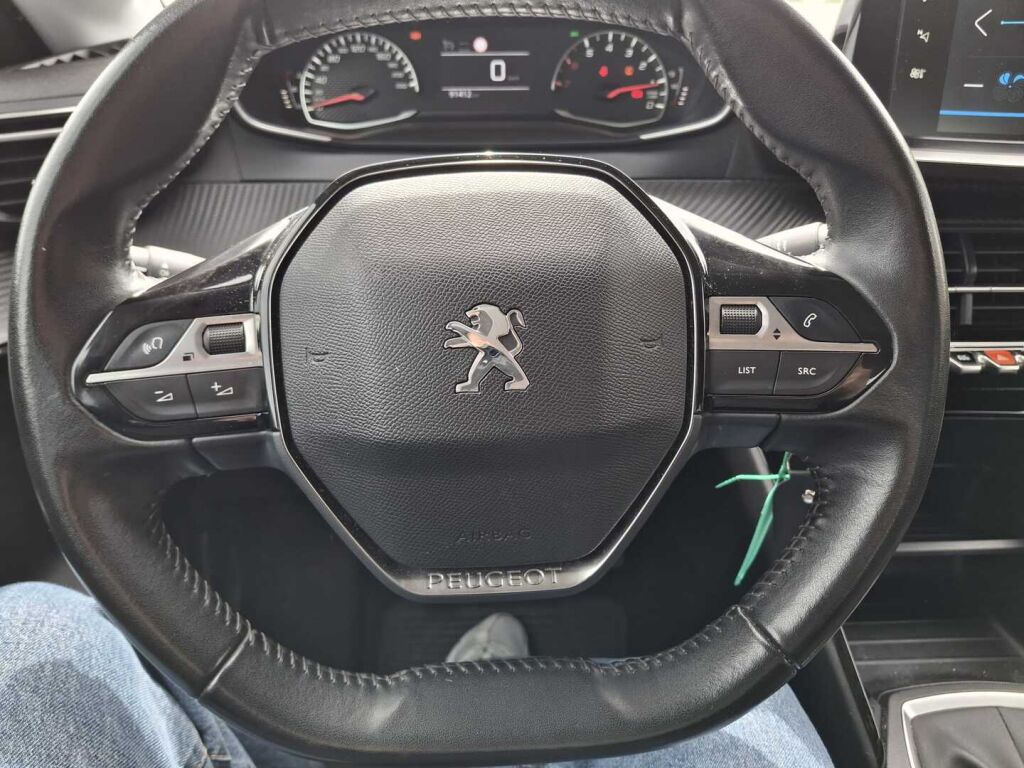 Peugeot 208 2021 Valkoinen