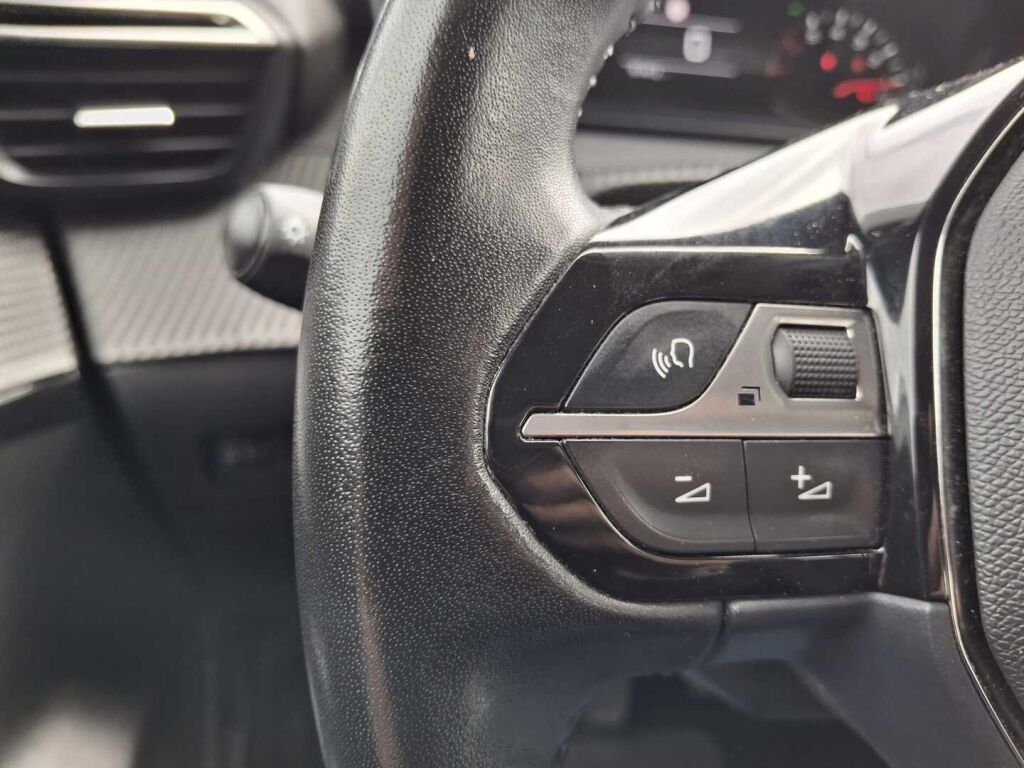 Peugeot 208 2021 Valkoinen