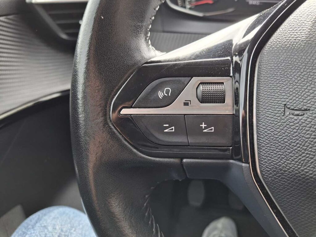 Peugeot 208 2021 Valkoinen