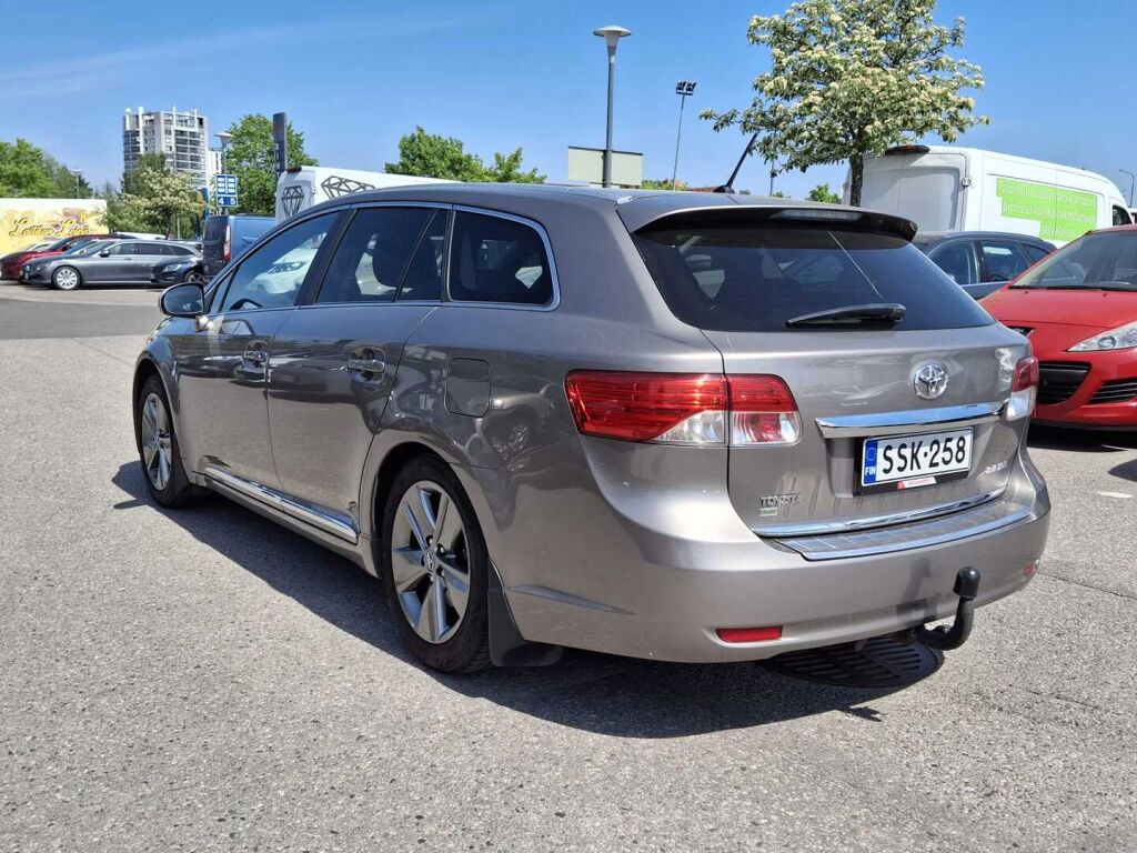 Toyota Avensis 2015 Hopea