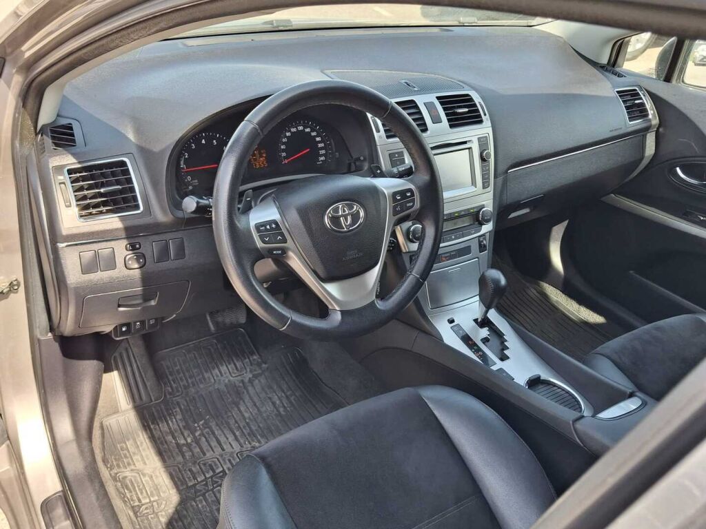 Toyota Avensis 2015 Hopea
