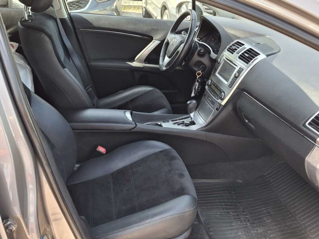 Toyota Avensis 2015 Hopea