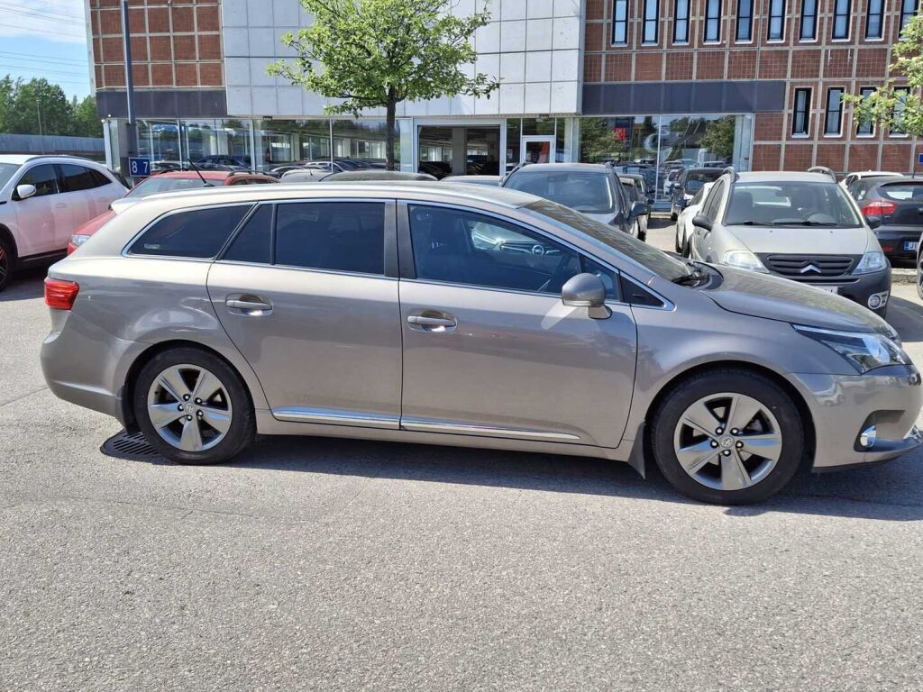 Toyota Avensis 2015 Hopea
