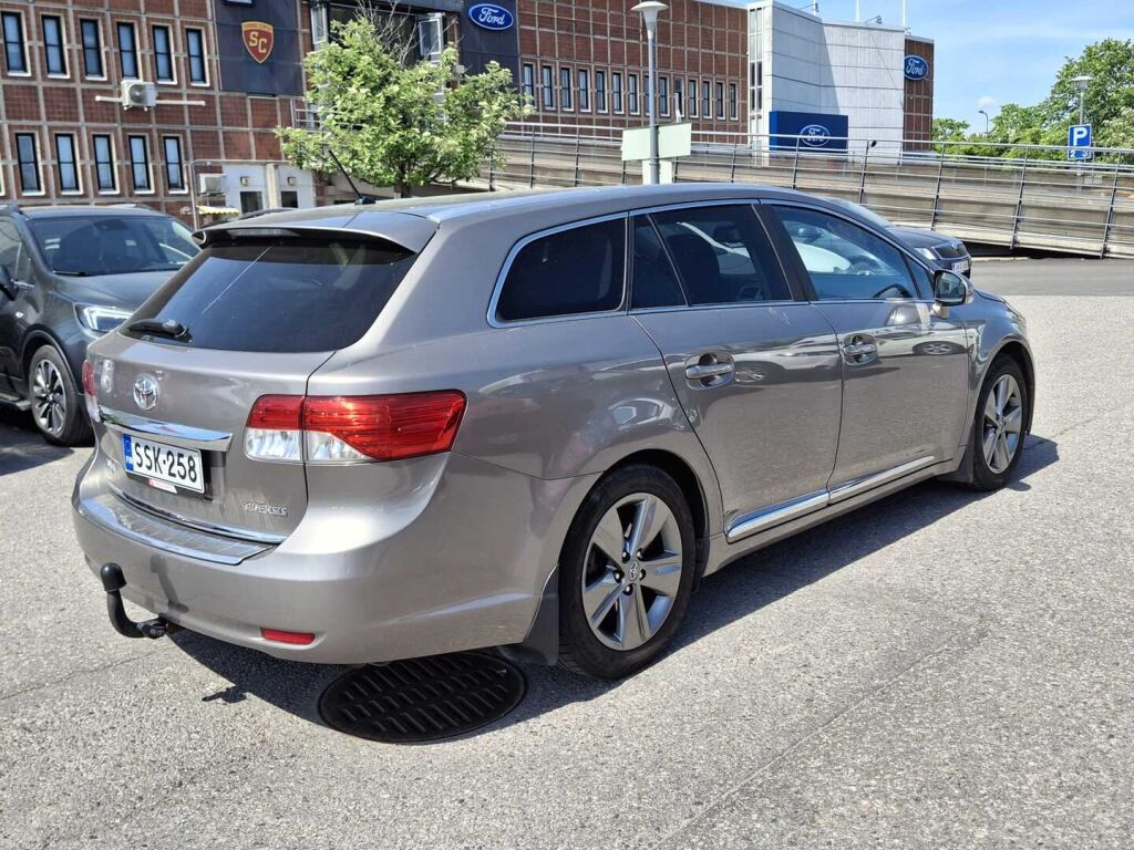 Toyota Avensis 2015 Hopea