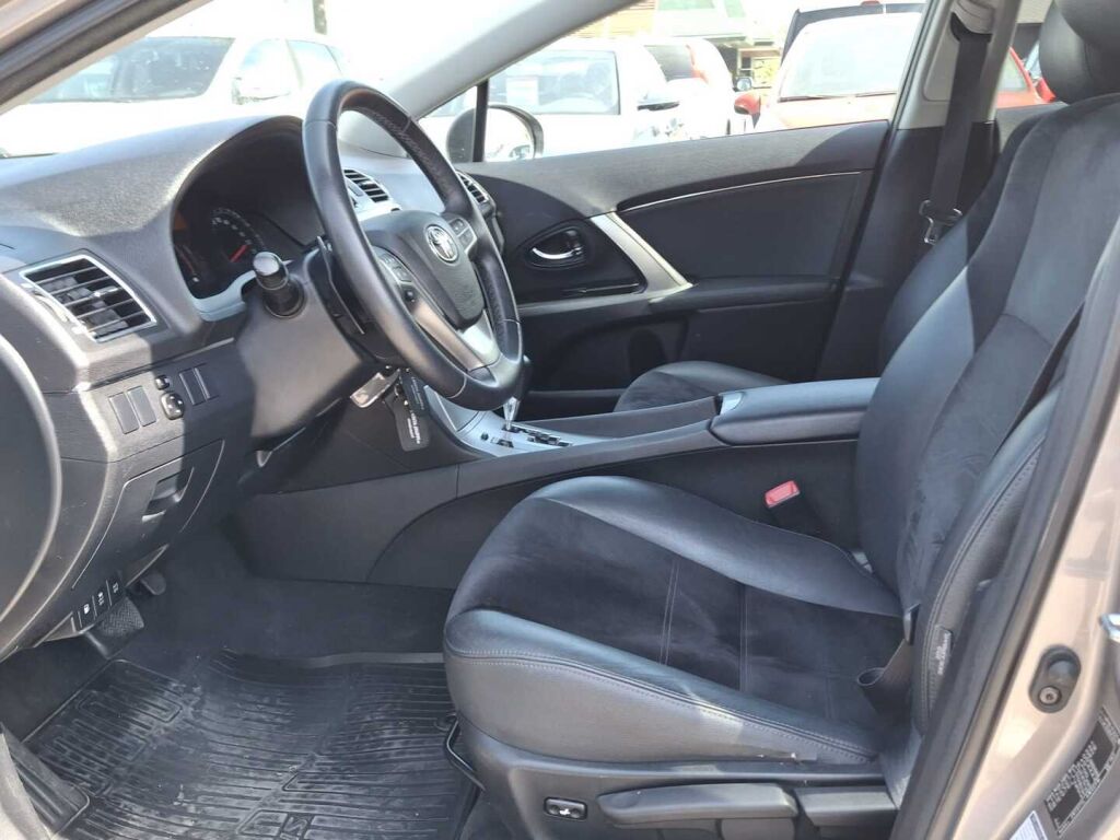 Toyota Avensis 2015 Hopea