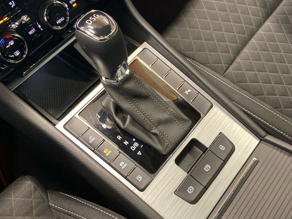 Skoda Superb 2020 Harmaa