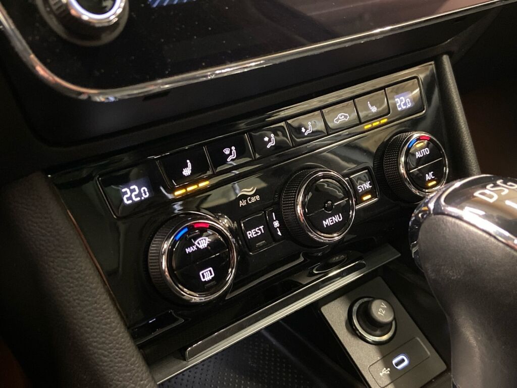 Skoda Superb 2020 Harmaa