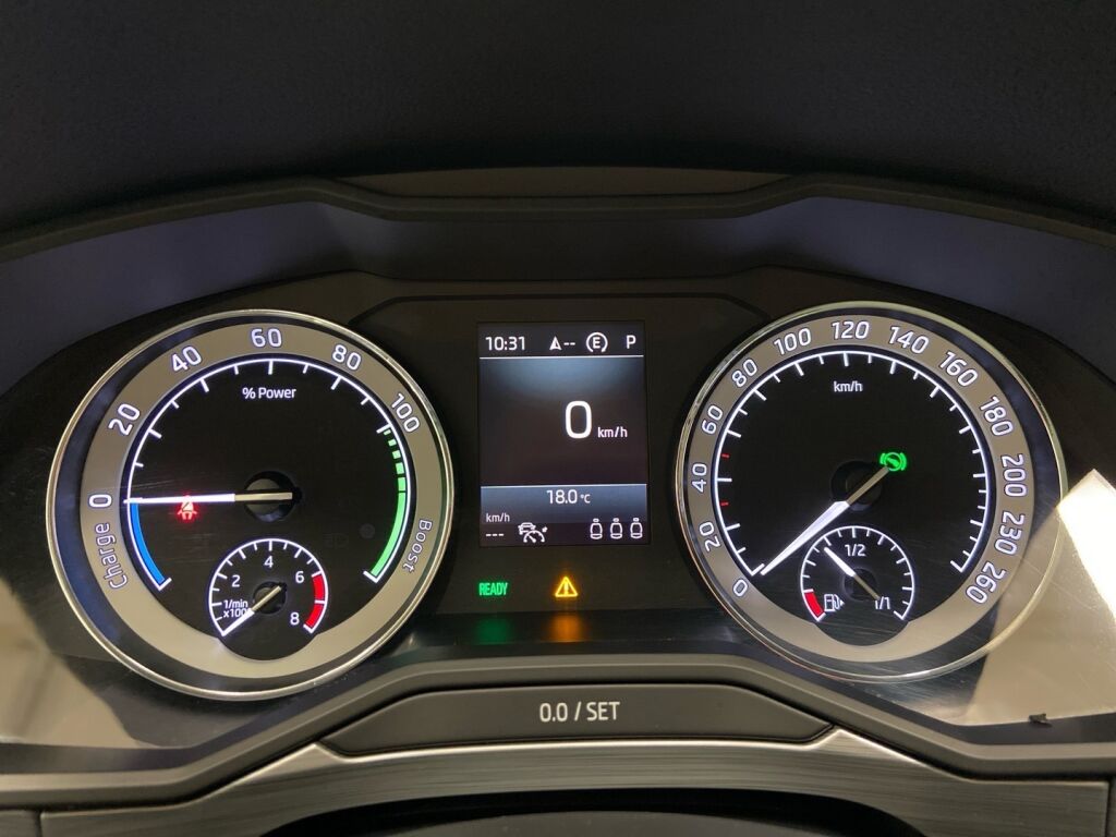 Skoda Superb 2020 Harmaa