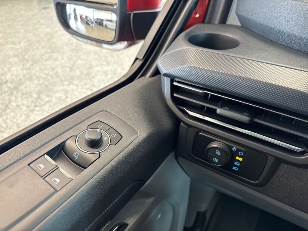 Ford Transit Custom 2026 Artisan Red