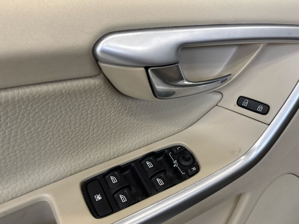 Volvo XC60 2009 Musta