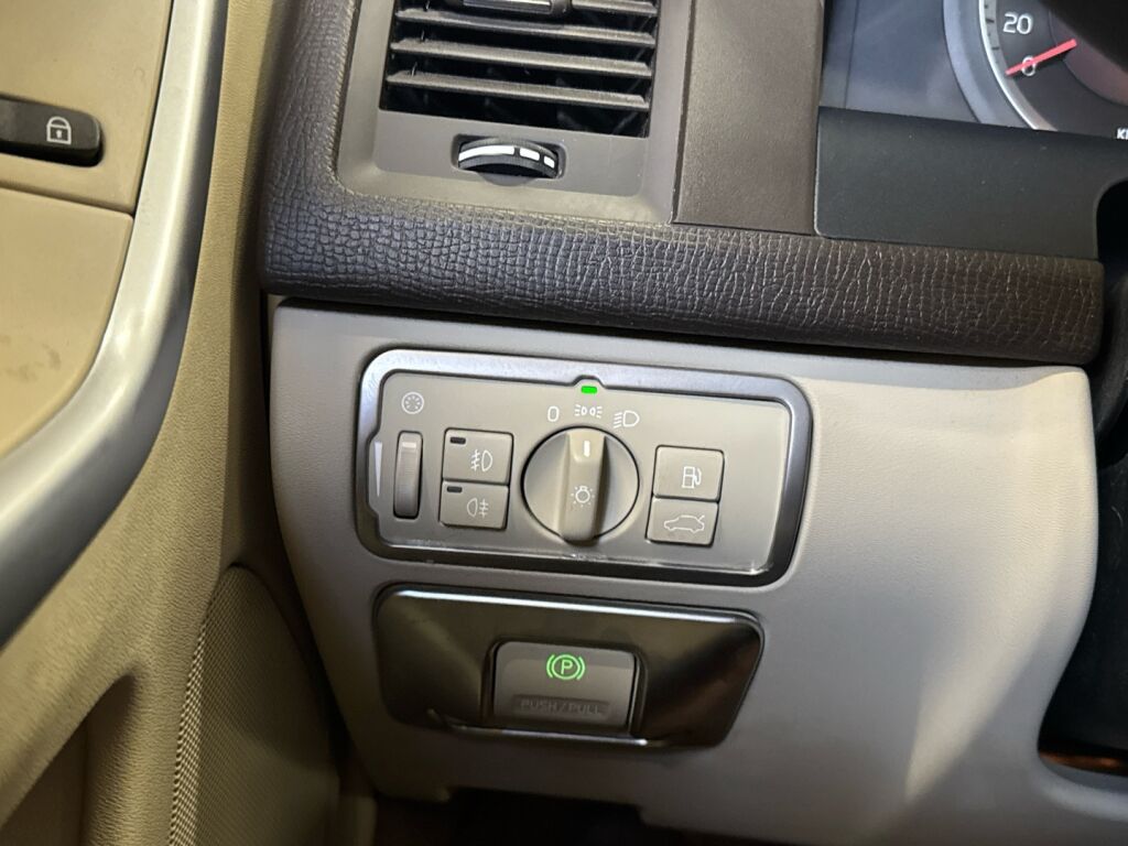Volvo XC60 2009 Musta