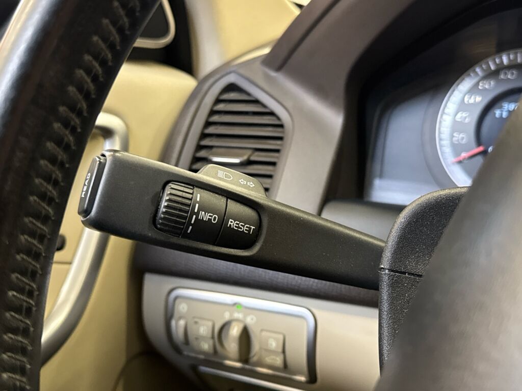 Volvo XC60 2009 Musta