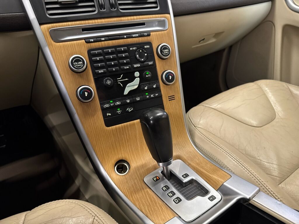 Volvo XC60 2009 Musta