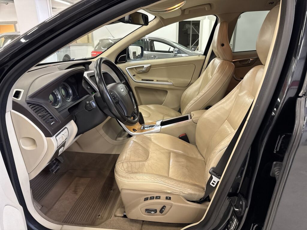 Volvo XC60 2009 Musta