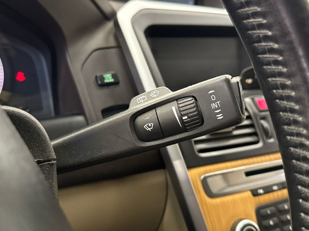 Volvo XC60 2009 Musta