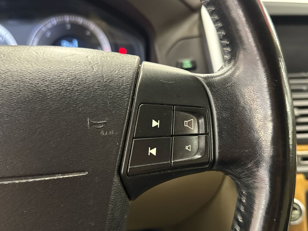 Volvo XC60 2009 Musta