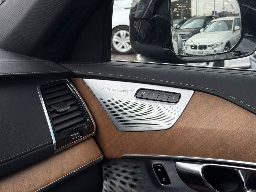 Volvo XC90 2019 Musta