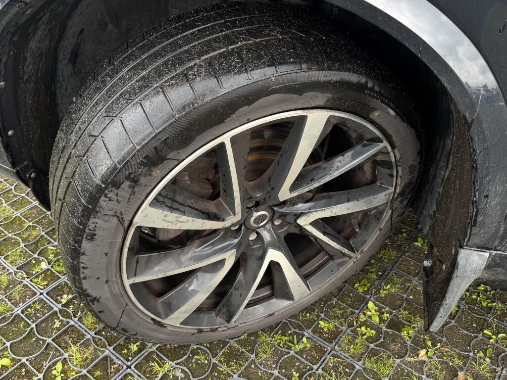Volvo XC90 2019 Musta