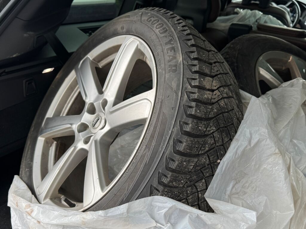 Volvo XC90 2019 Musta