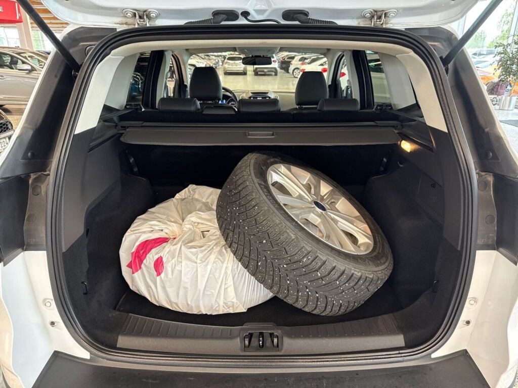 Ford Kuga 2019 Valkoinen
